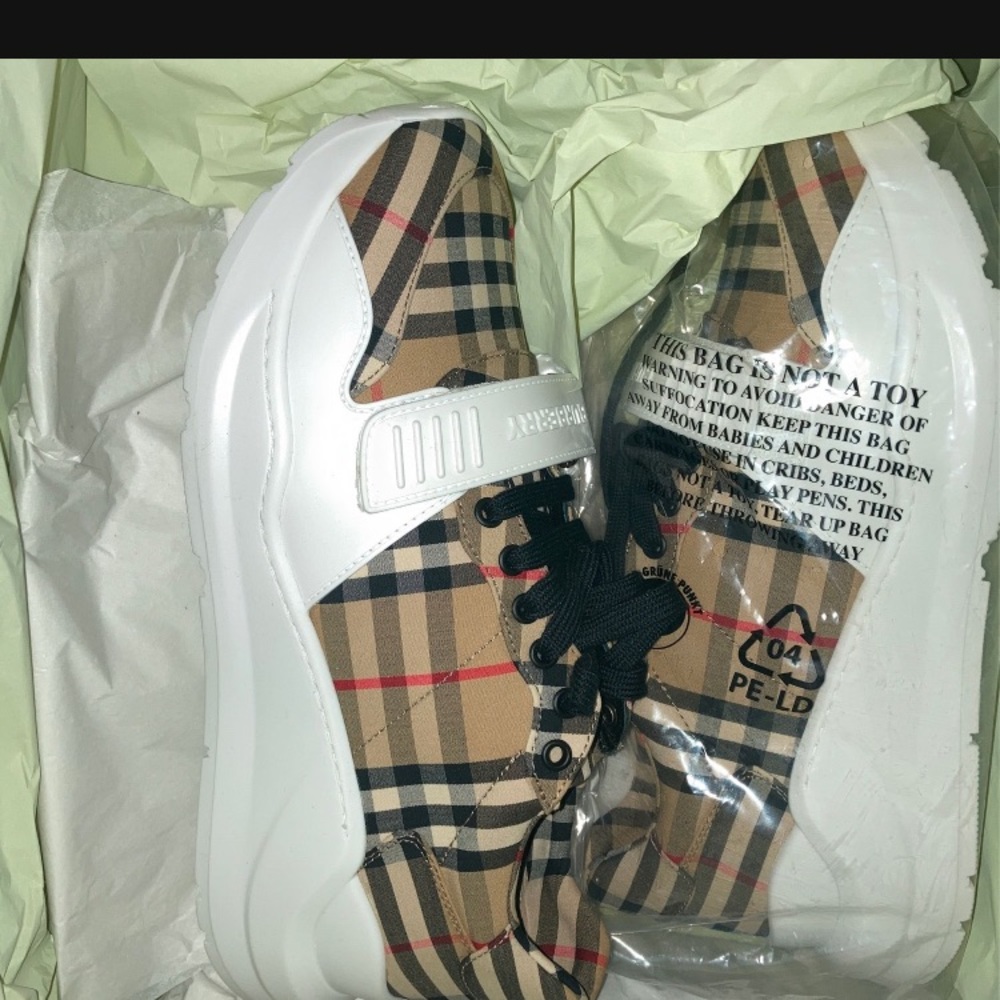 Burberry shoes size 43